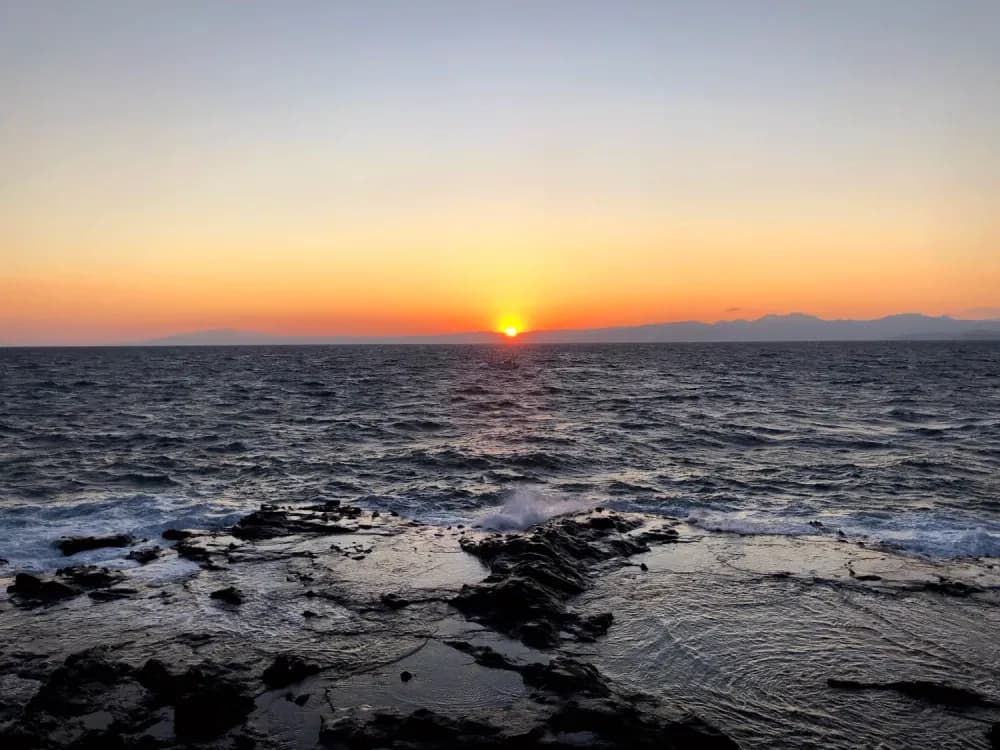 Sunset view from Chigogafuchi Abyss in Enoshima, Kanagawa Prefecture