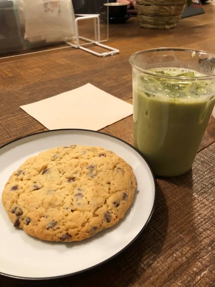 Cookie and matcha latte from Lattest in Omotesando, Tokyo